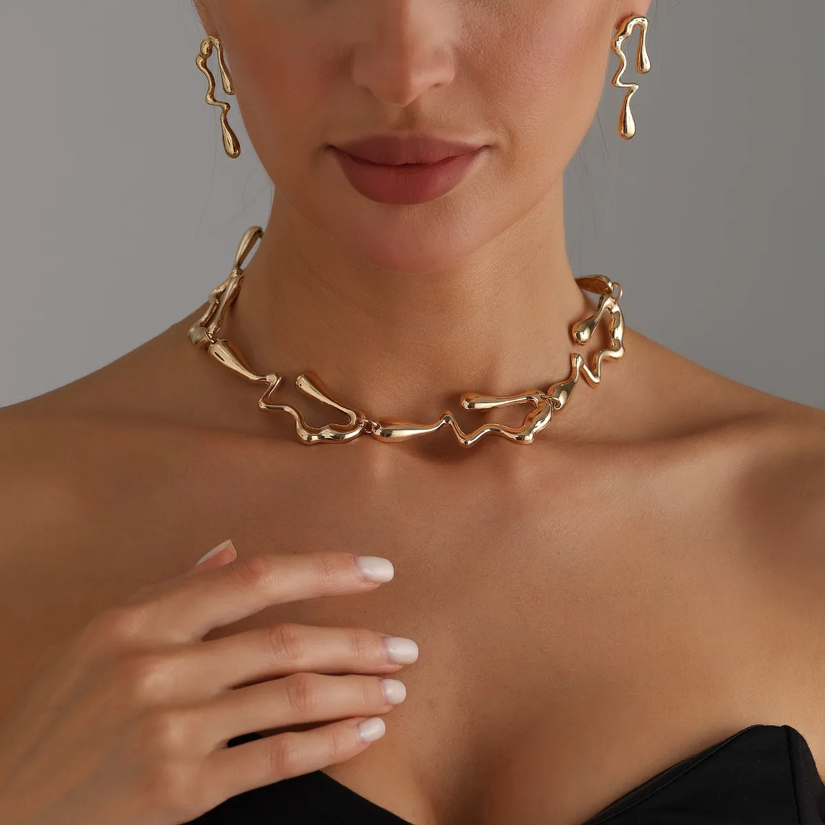 Women Fashion Geometric Necklace Earrings Set