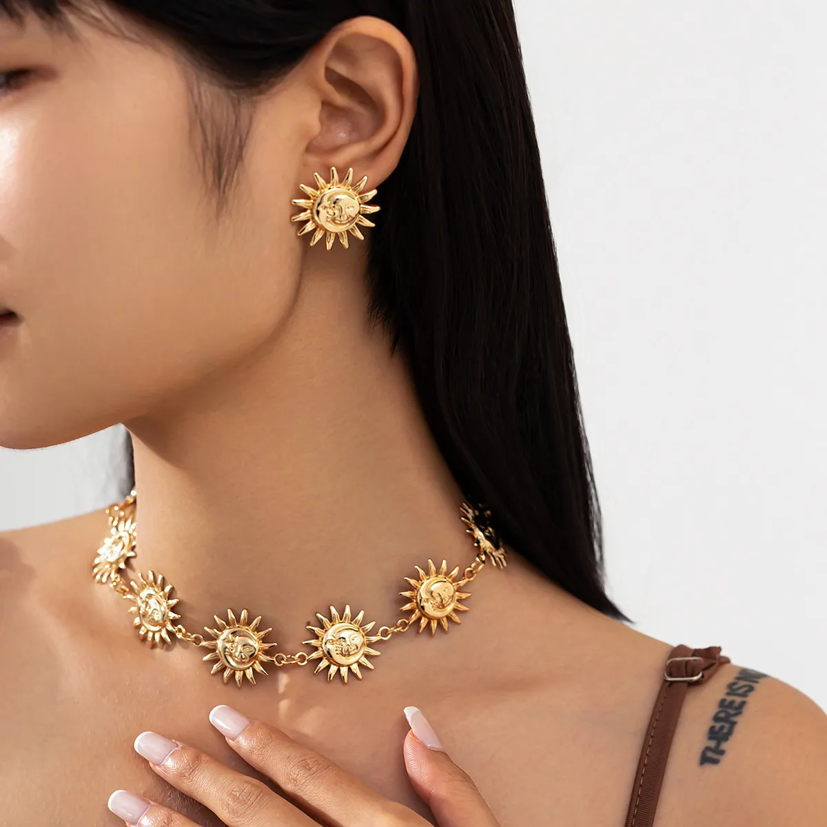 Women's Fashion Metal Sun Earrings Necklace Set