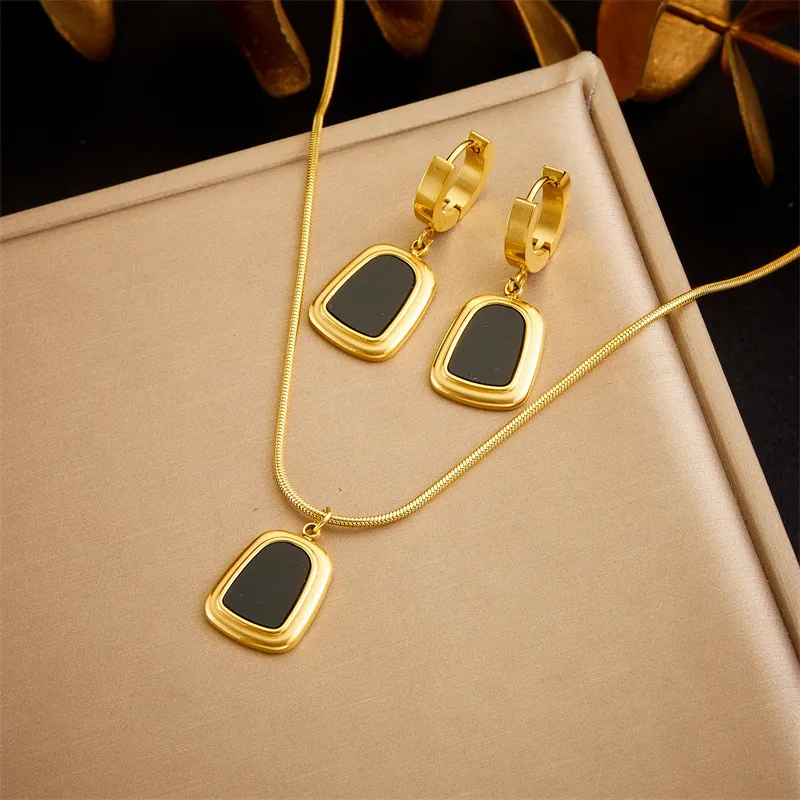 Women Fashion Retro Geometric Chain Pendant Necklace Earrings Set