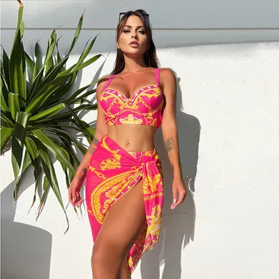 Traje de baño bikini de tres piezas con estampado sexy y cordones de malla para mujer.