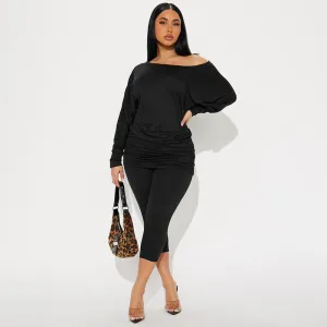 Women Fashion Casual Solid Color Pleated Slanted Shoulder Long-Sleeve Top Slim-Fit Shorts Two-Piece Set