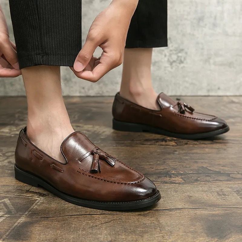 Men Fashion Casual Solid Color Tassel Pointed Toe Loafers Low Top