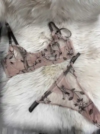 Women Sexy Ultra-Thin Mesh Embroidered Steel Rings Anti-Sagging Bra Set