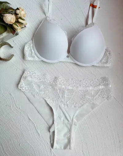 Women Fashion Lace Stitching Gathered Bra Set