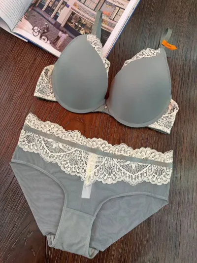 Women Fashion Lace Stitching Gathered Bra Set