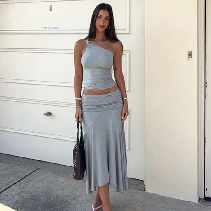 Women Fashion Sexy Solid Color Slanted Shoulder Sleeveless Top High Waist Pleated Maxi Skirt Two-Piece Set