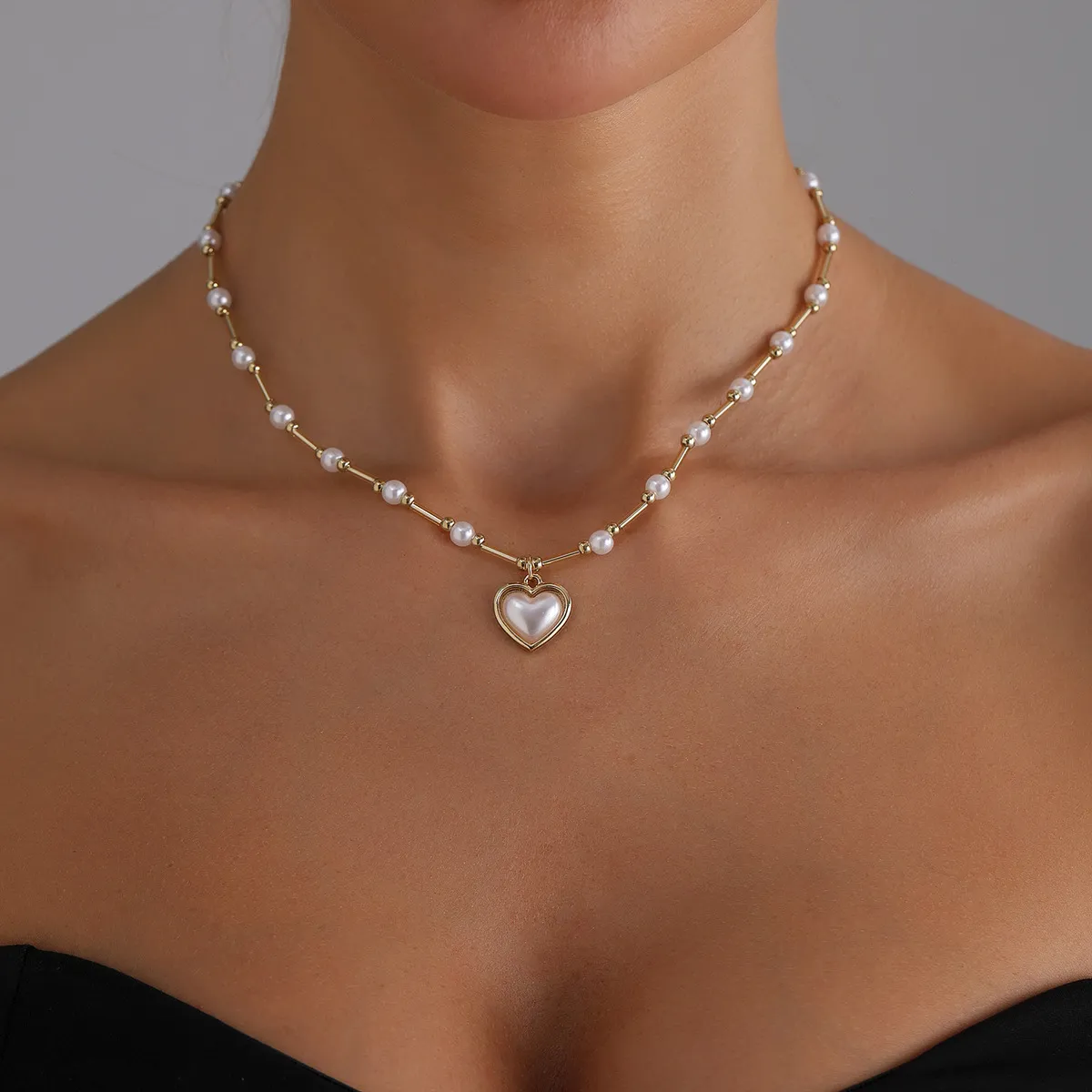 Women Fashion Sweet Inlaid Love Pearl Pendant Necklace, Alloy Clavicle Chain Heart Geometric
