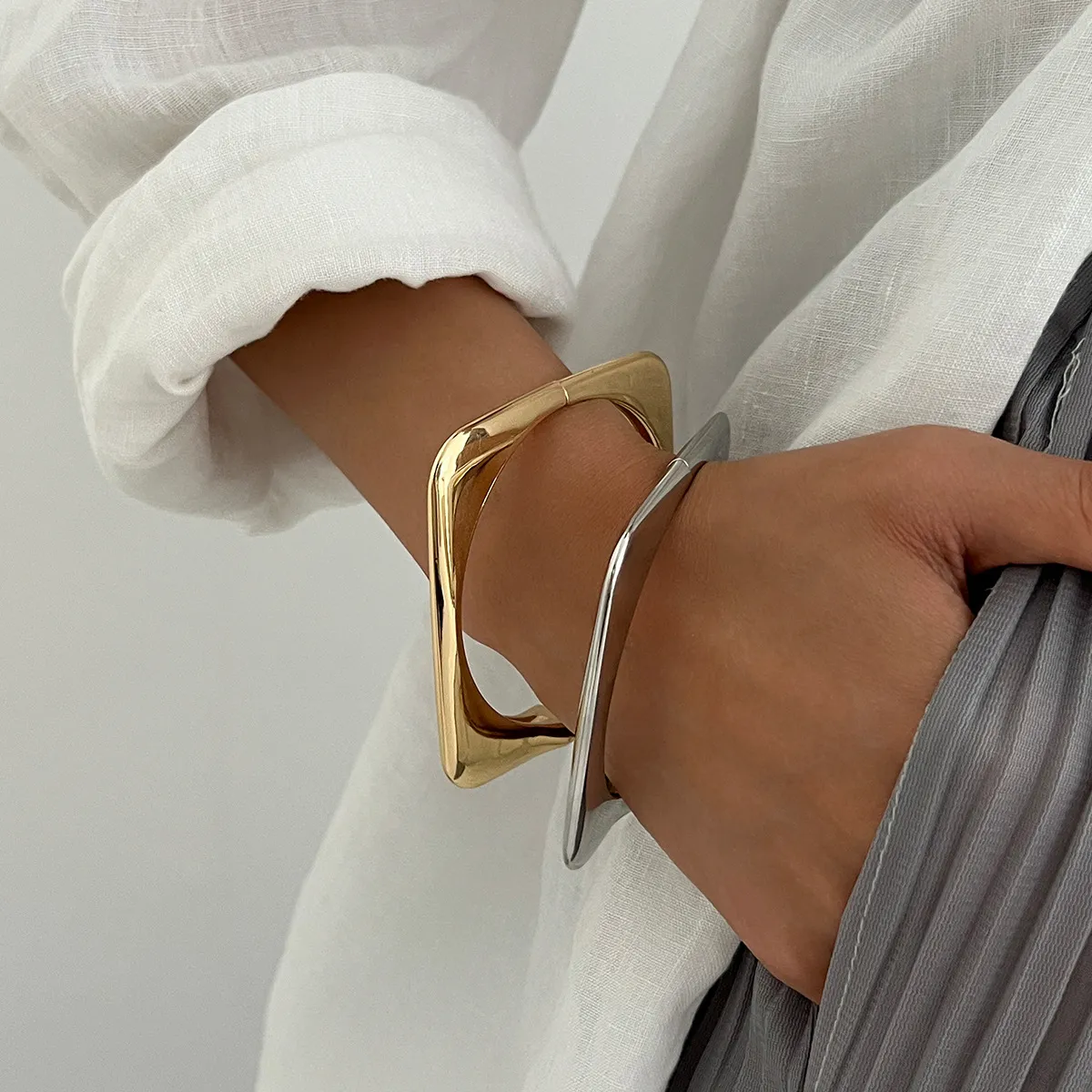 Women Fashion Exaggerated Geometric Arc Open Bracelet
