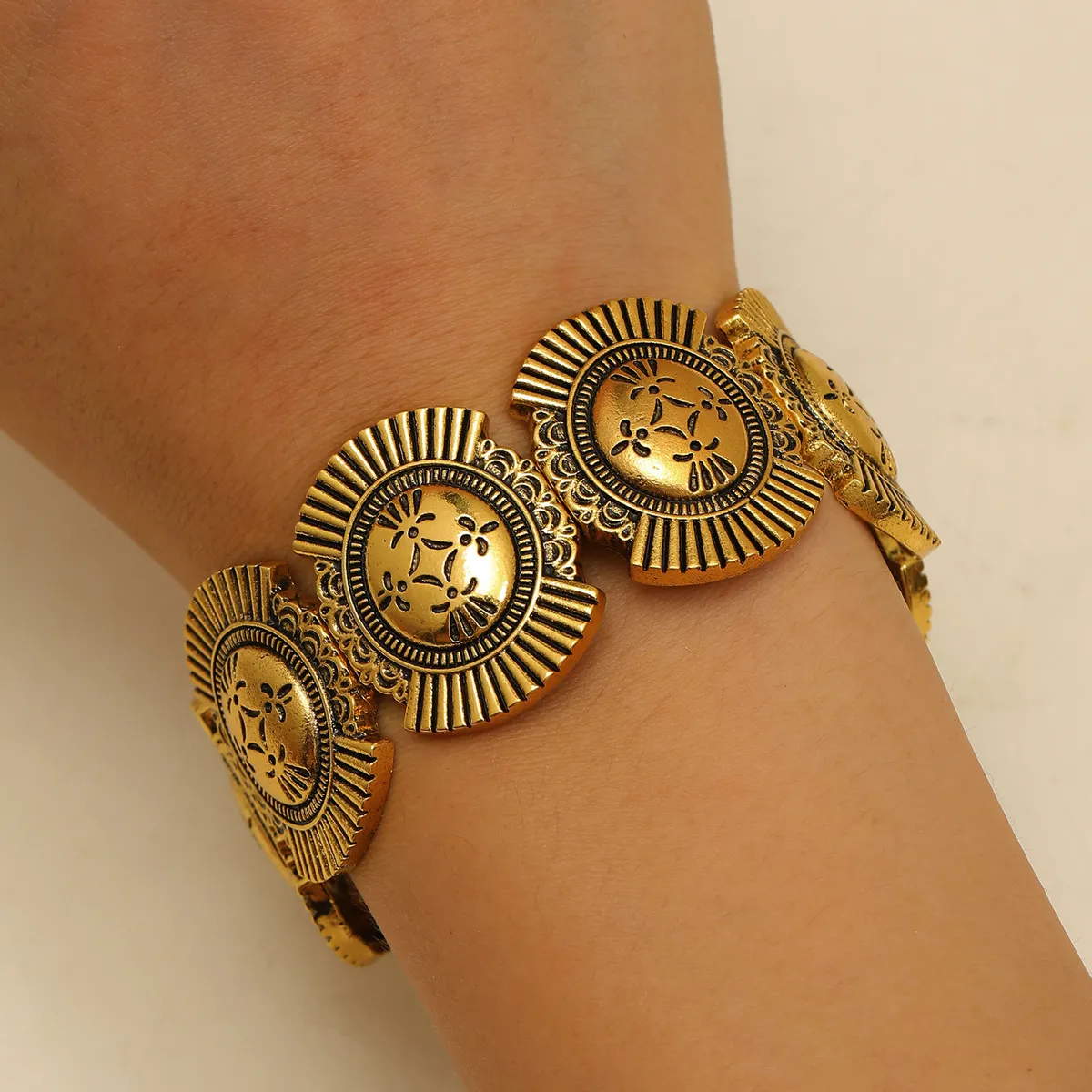 Women Fashion Retro Ethnic Alloy Elastic Bracelet
