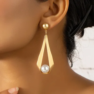Fashion Imitation Pearl Geometric Earrings