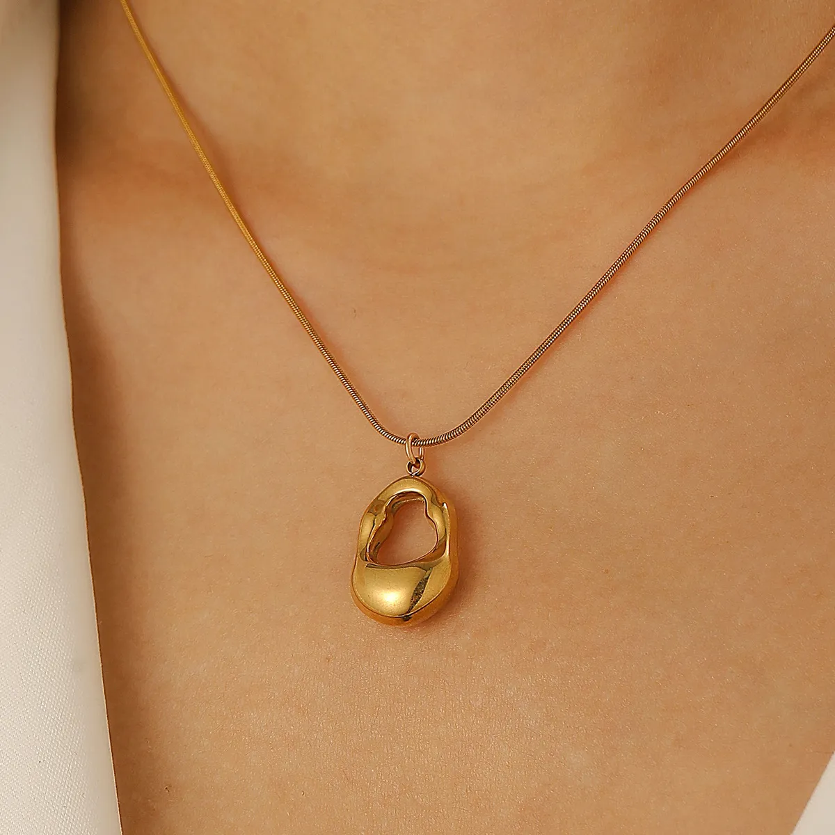 Women's Fashion Simple Geometric Oval Stainless Steel Pendant Necklace with O-Ring Chain
