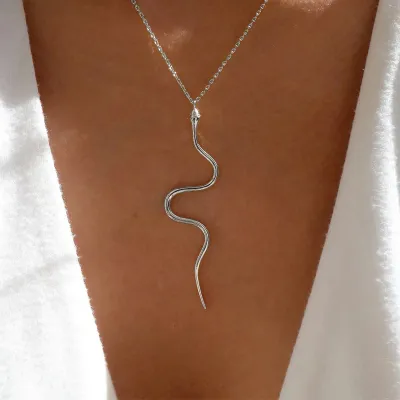 Women Fashion Retro Snake Pendant Alloy Necklace