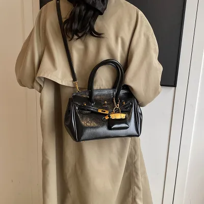 Women Fashion Retro Solid Color Pendant PU Handbag with Latch Closure
