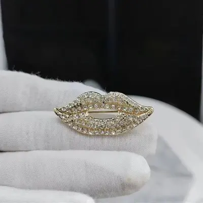 Women Fashion Sexy Red Lips Oil Dropping Brooch