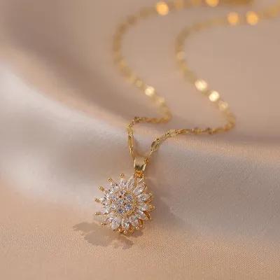 Women Elegant Rhinestone Flower Pendant Necklace Copper Floral