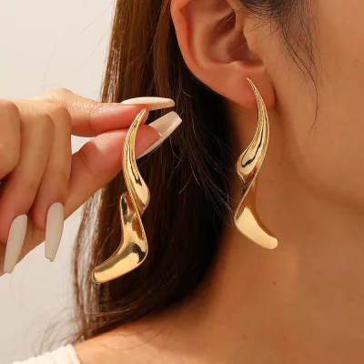 Women Fashion Retro Geometric Lines Twisted Earrings