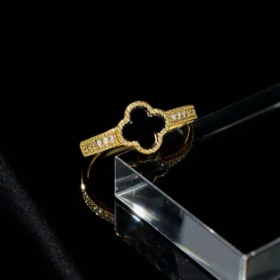 Women's Fashion Elegant Zircon Four-Leaf Clover Ring