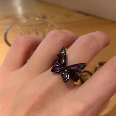 Women's Dark Zircon Opening Ring with Zodiac Design