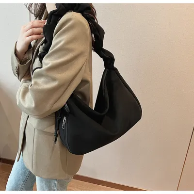 Women Retro Casual Pleated Solid Color Large Capacity Canvas Shoulder Bag