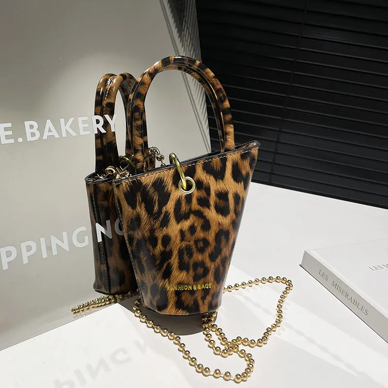 Women Fashion Retro Creative Leopard Chain PU Handbag