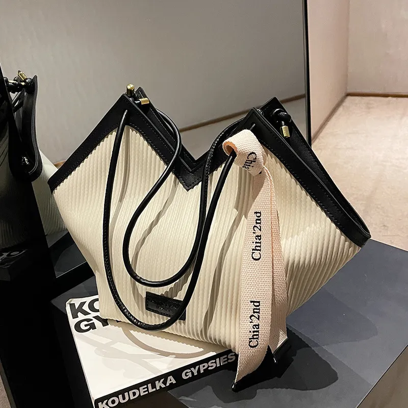 Women Fashion Casual Vertical Stripes Shoulder Bag Heart Shape