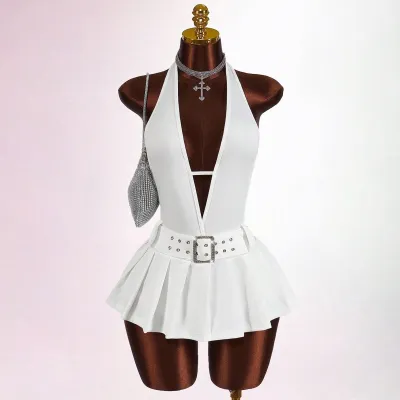 Vestido corto plisado sin espalda y con escote en V de color liso para mujer.