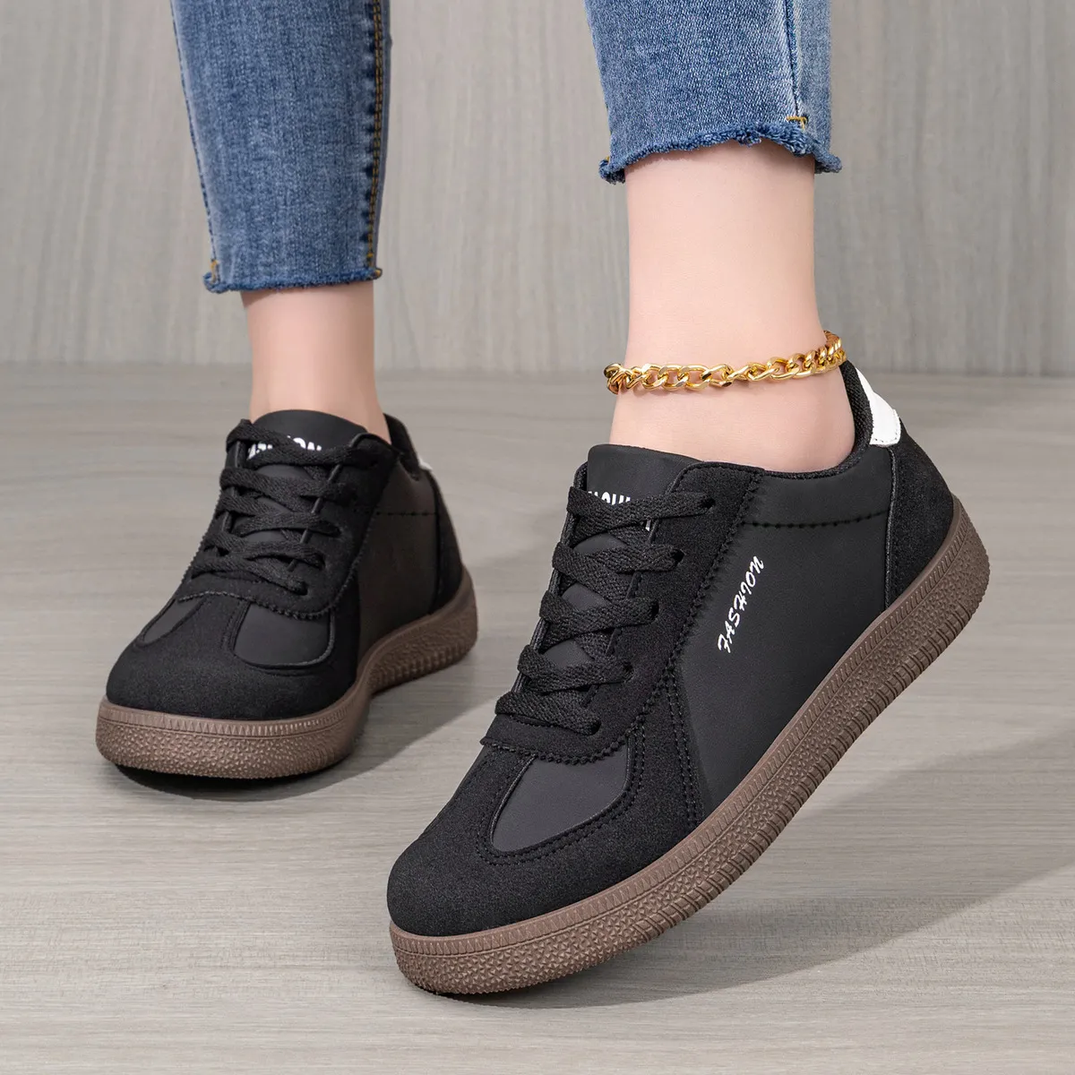 Women's Casual Flat Lace-Up Forrest Gump Sneakers - Plus Size