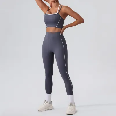 Conjunto de dos piezas para mujer: sujetador de color contrastante, pantalones ajustados de talle alto para yoga y deportes.