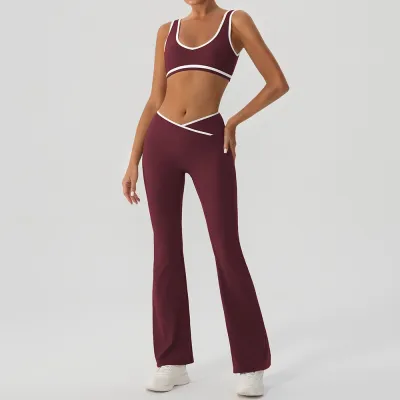 Conjunto de dos piezas para mujer: sujetador ajustado de color contrastante y pantalones cruzados para yoga y deportes.