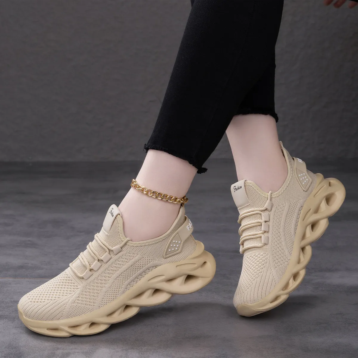 Women's Fashion Solid Color Mesh Breathable Thick Sole Sneakers with Hollow-Out Heel