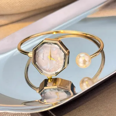 Women Fashion Fritillaria Imitation Pearl Pearl Watch