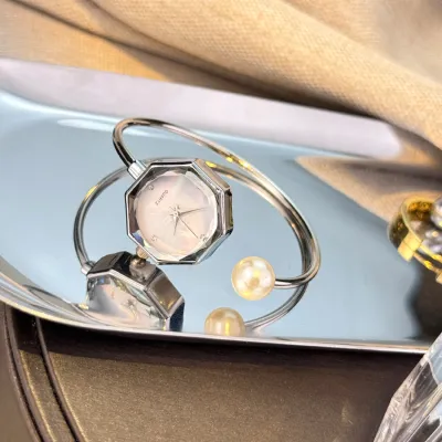 Women Fashion Fritillaria Imitation Pearl Pearl Watch
