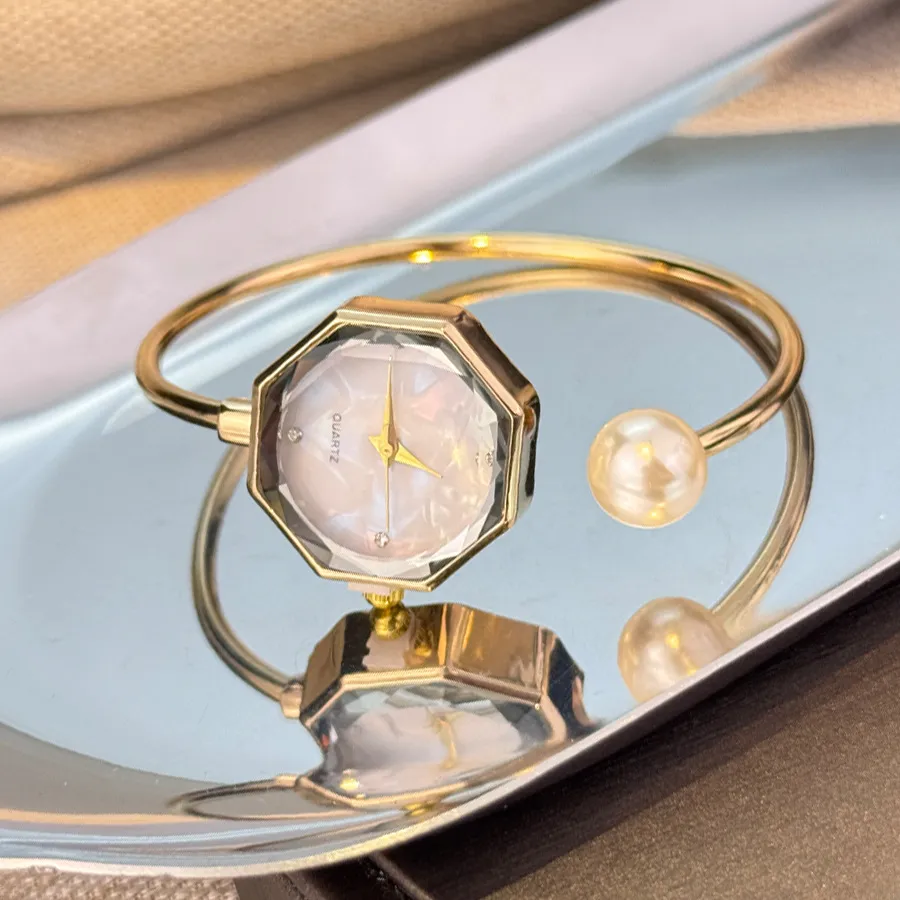Women Fashion Fritillaria Imitation Pearl Pearl Watch