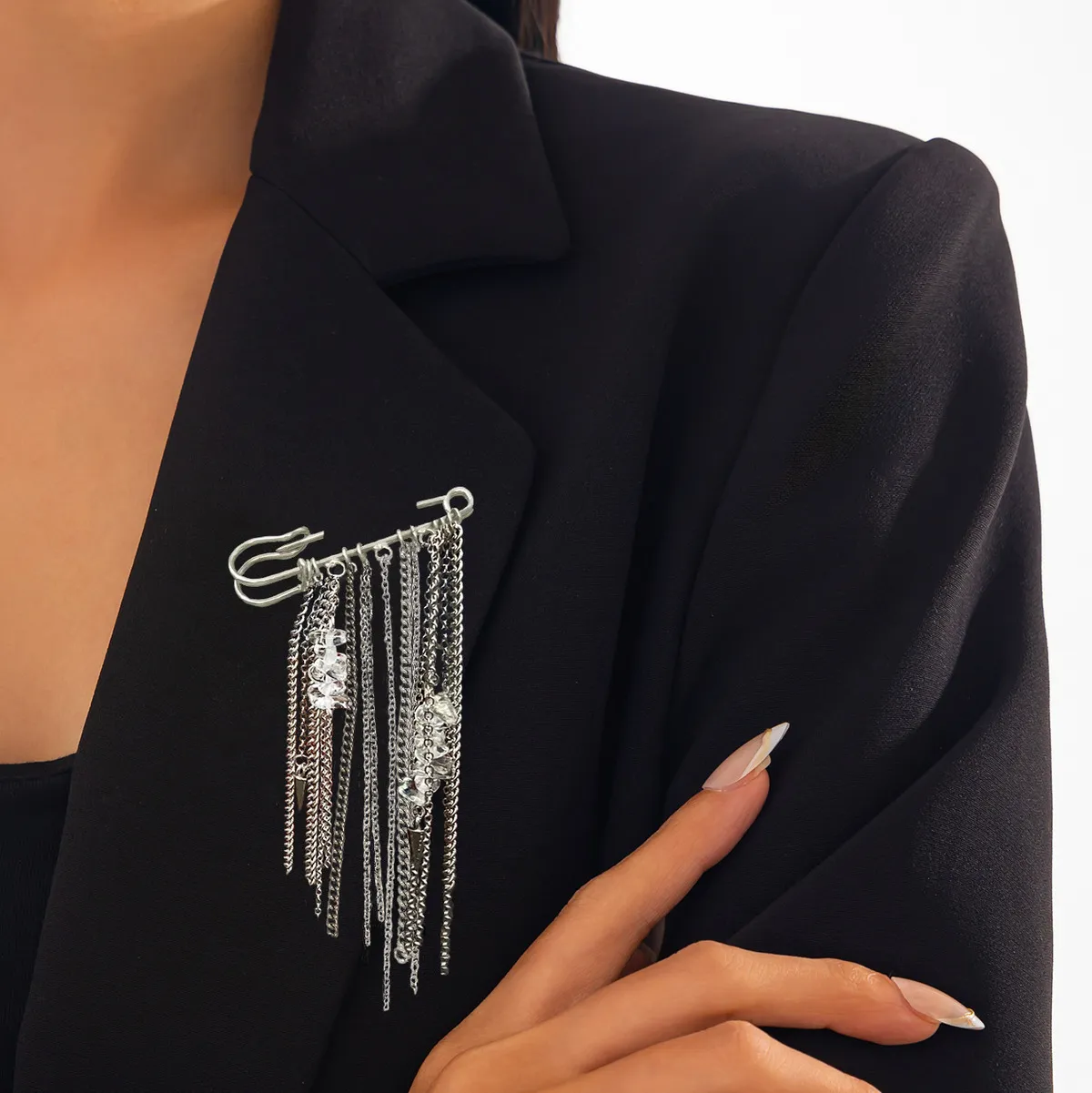 Fashion Metal Chain Tassel Pin Brooch for Women