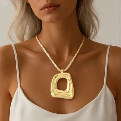 Women Casual Geometric Metal Pendant Thick Rope Necklace