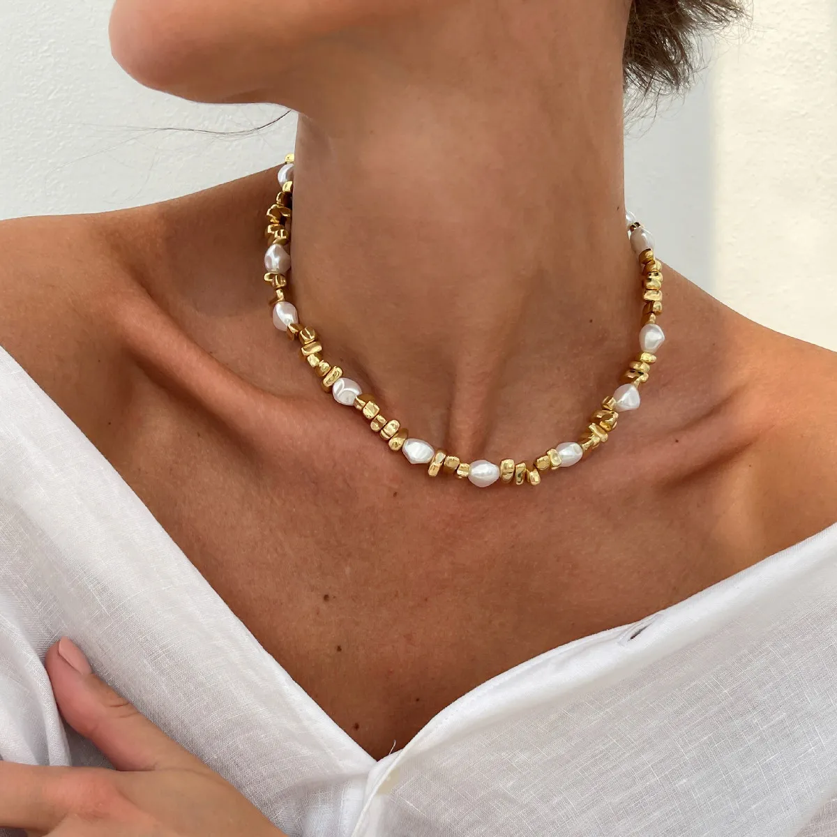 Women's Elegant Baroque Irregular Imitation Pearl Beaded Clavicle Chain Necklace