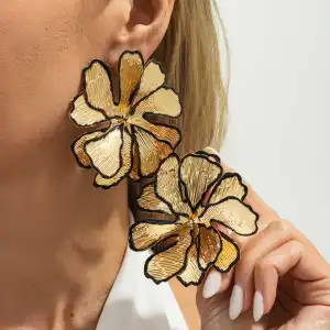 Women Fashion Exaggerated Metal Pleated Three-Dimensional Large Flower Earrings