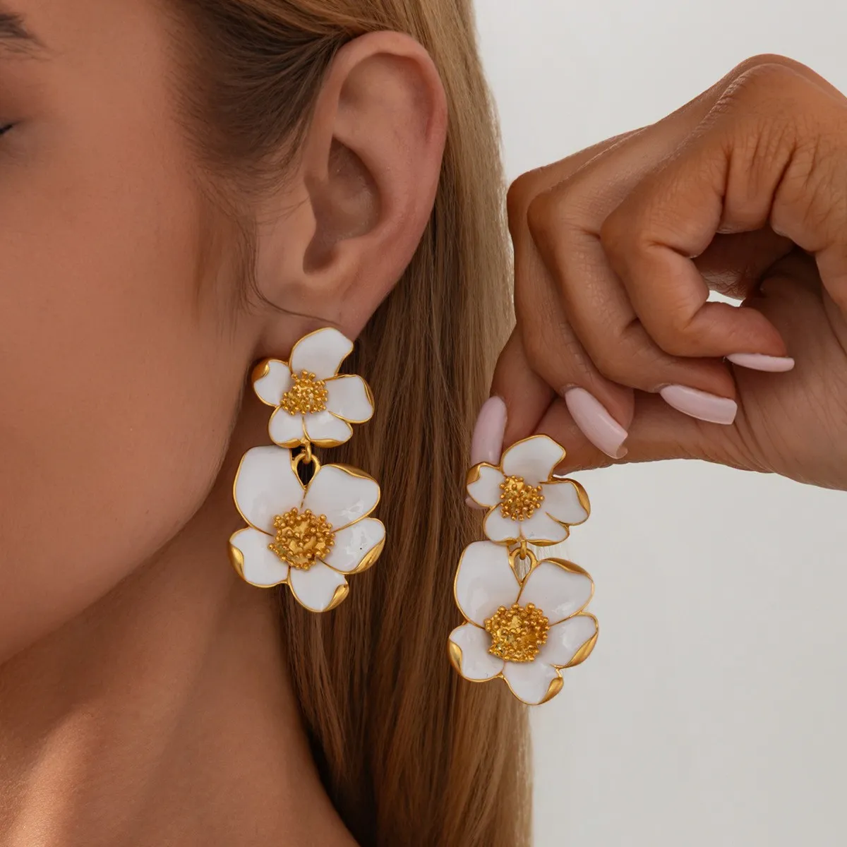 Women's Fashion Metal Oil Dropping Floral Drop Earrings Alloy Stainless Steel