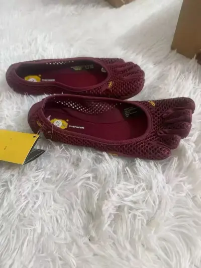 Women Fashion Solid Color Five-Finger Yoga Sneakers