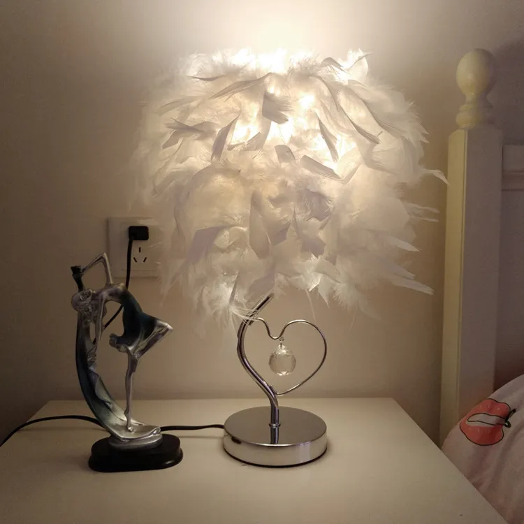 Fashion Creative Heart-Shaped Crystal Decorative European Style Metal Bedside Table Lamp 220V EU CE