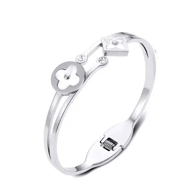 Women's Fashion Gold Electroplated Four-Leaf Clover Titanium Steel Bracelet