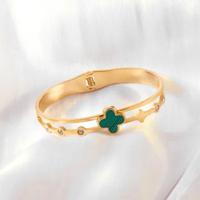 Women's Fashion Electroplated Gold Four-Leaf Clover Titanium Steel Bracelet