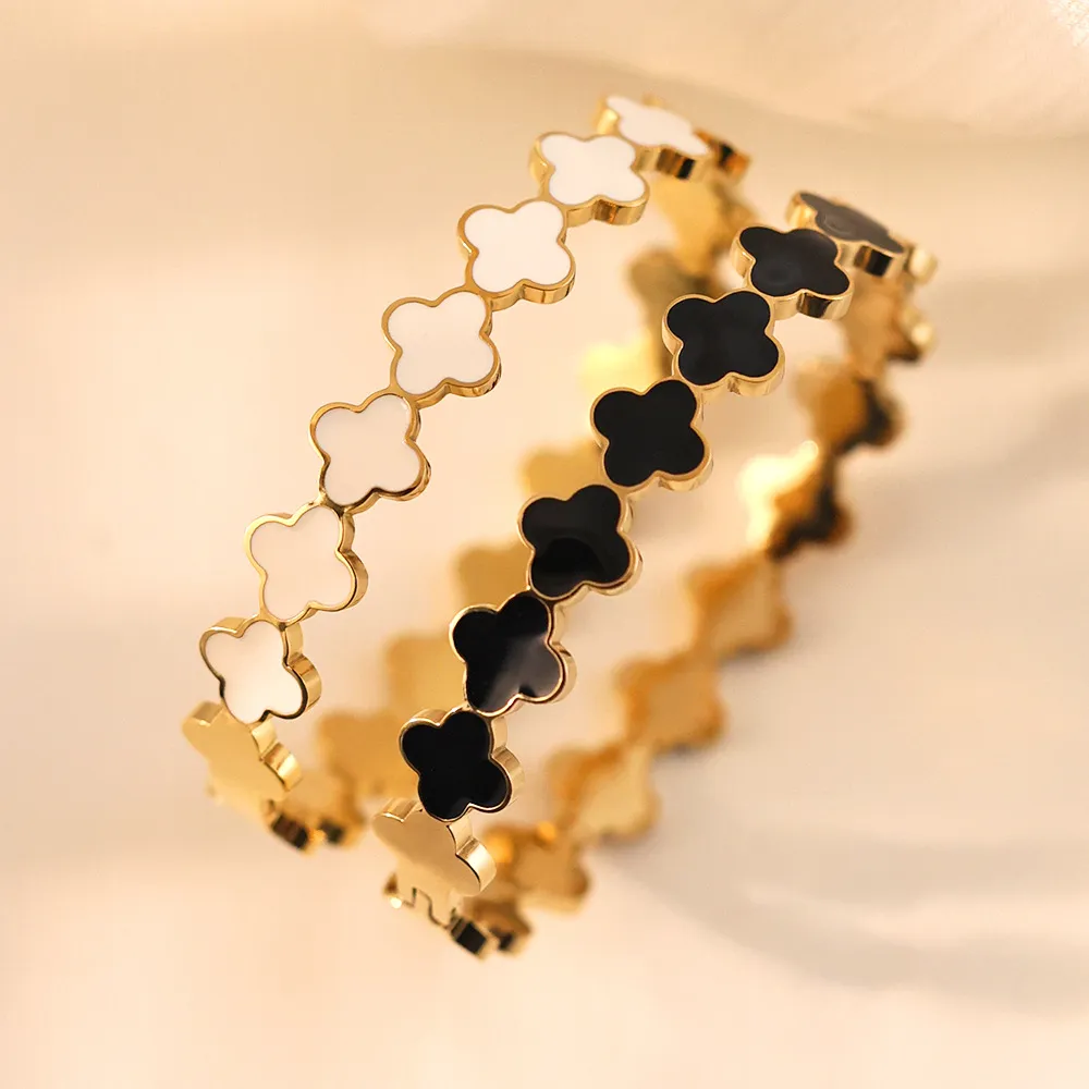 Women Fashion Simple Electroplated Gold Four-Leaf Clover Titanium Steel Bracelet