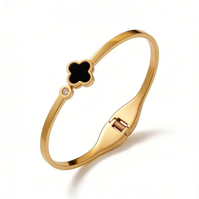 Women's Fashion Simple Four-Leaf Clover Electroplated Titanium Steel Bracelet