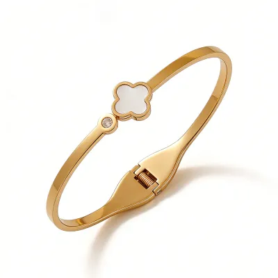 Women's Fashion Simple Four-Leaf Clover Electroplated Titanium Steel Bracelet