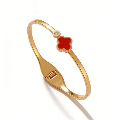 Women's Fashion Simple Four-Leaf Clover Electroplated Titanium Steel Bracelet
