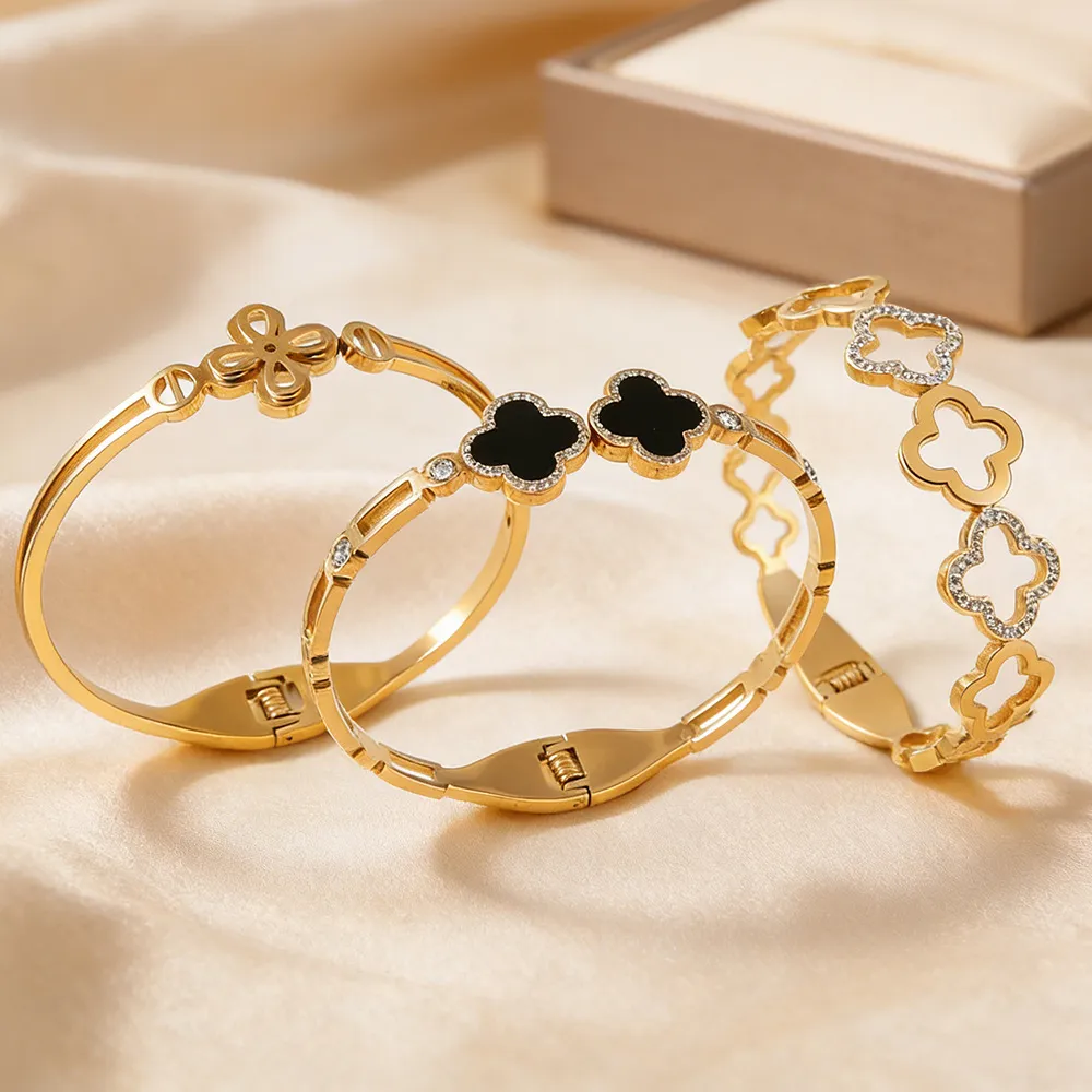 Women Fashion Gold Electroplated Four-Leaf Clover Titanium Steel Bracelet