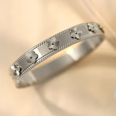 Women's Simple Four-Leaf Clover Electroplated Titanium Steel Bracelet