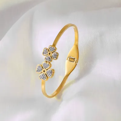 Women Fashion Electroplated Four-Leaf Clover Non-Fading Stainless Steel Bracelet