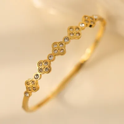 Women Fashion Electroplated Rhinestone Four-Leaf Clover Titanium Steel Bracelet